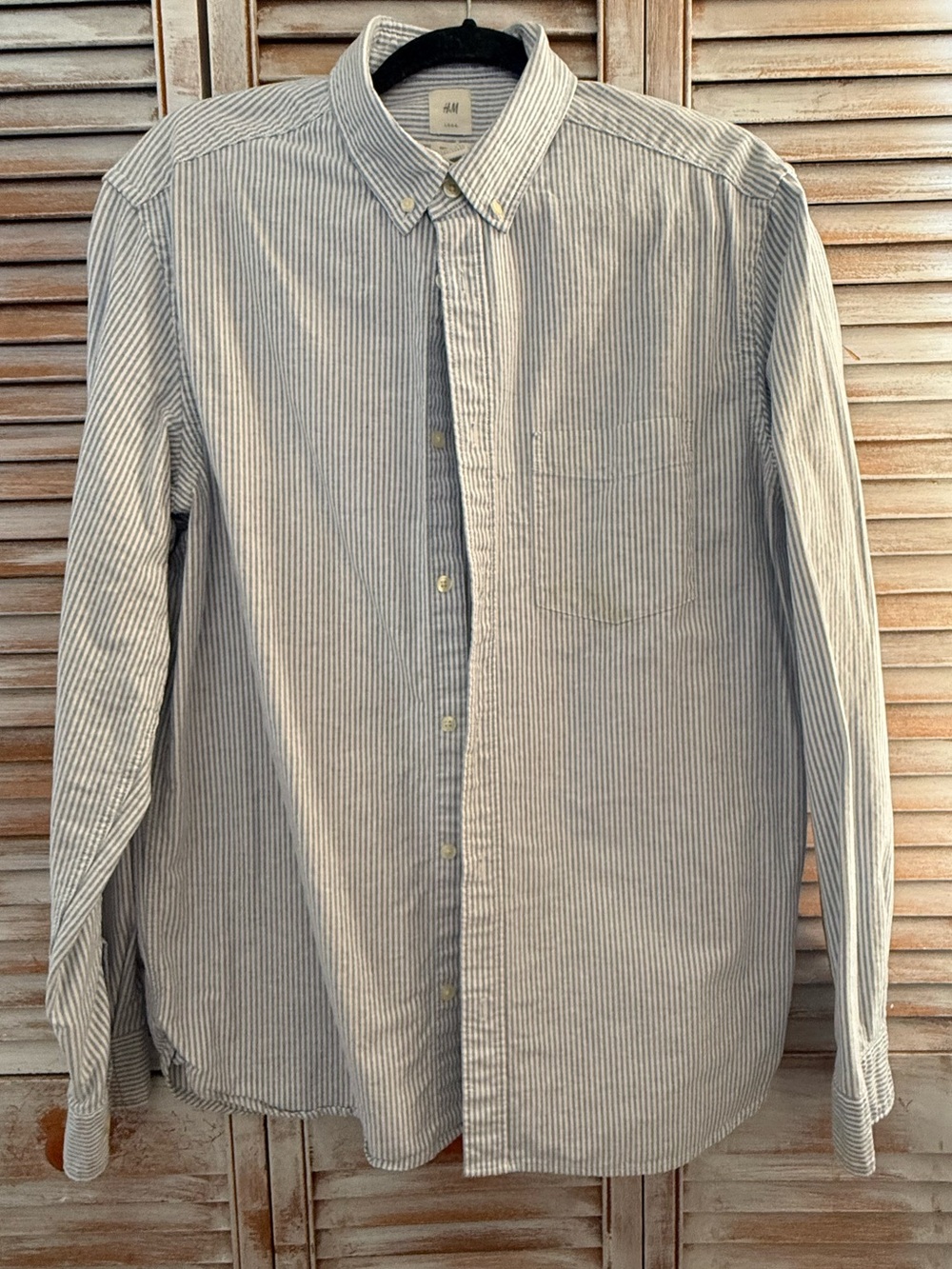 H&M Men's Blue and White Pinstripe Button-Down Shirt